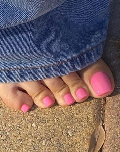 Pink Pedicure Ideas, Hot Pink Pedicure, Trending Pedicure, Hot Pink Toes, Toe Art Designs, Pink Toe Nails, Pink Pedicure, Spring Pedicure, Pedicure Ideas