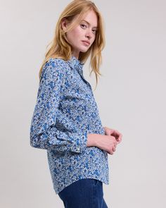 Women's Liberty print cotton shirt. Slim fit with visible button placket. Shirt collar and sleeves with simple cuffs. Inverted pleat at the back. Mother-of-pearl buttons. Cotton Shirts Women, Beauty Gift Card, Woman Shirt, Liberty Print, Mother Of Pearl Buttons, Pearl Buttons, Blue Flower, Blazer Dress, Shirt Collar