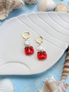 Dive into the ocean's charm with our Crab Earrings, meticulously crafted with vibrant glass beads. Each earring showcases a delightful crab design, capturing the essence of the sea. The beads shimmer with every movement, ensuring you stand out in any setting. Finished with tarnish-resistant materials, these earrings promise lasting beauty and durability. Perfect for adding a touch of marine magic to your jewelry collection! Summer Beaded Jewelry, Crab Earrings, Crab Design, Ocean Gifts, Earrings Summer, Jewelry Dainty, Ocean Inspired, Ocean Inspiration, Marine Life