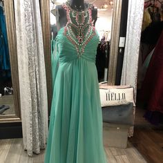 Stunning Chiffon Halter Top Gown With Beaded Bodice That Wraps To Back Halter Top Gown, Rachel Allan, Beaded Bodice, Halter Top, Size 16, Bodice, Prom Dresses, Chiffon, Prom