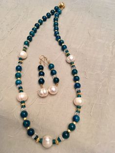 Peacock Apatite, Baroque Pearls, Vermeil Gold. 19 Inch. Set with Earrings. Handmade Elegant Apatite Necklace, Big Necklaces, Gemstone Jewellery Design, Beautiful Beaded Jewelry, Beaded Jewelry Necklaces, Beaded Earrings Diy, Pearl Necklace Designs, Jewelry Set Design, Beaded Necklace Designs