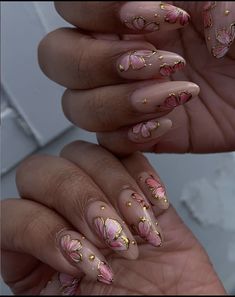 Short Acrylic Nails Summer, Nail Inspo Medium, Gel X Nails Almond, Nails With Gold Accents, Nail Inspo Winter, Pink Floral Nails, Almond French Tips, Nyc Nails, Band Nails