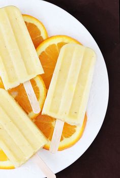 orange slices and ice cream on a plate with the words recetas written in spanish