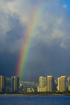 From stormy skies to radiant arcs of color, these rainbow pictures showcase nature’s artistry. Witness how weather transforms into magical sky phenomena that are a photographer's dream. Save this pin to fuel your love for chasing perfect moments! Hawaii Views, Hawaii City, Hawaii Instagram, Magical Sky, Hawaii Kauai, Mauna Kea