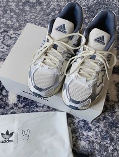 Pretty Adidas Shoes, Adidas Vintage Shoes, Vintage Running Shoes, Netball Shoes, Sepatu Platform, Trendy Shoes Sneakers, Shoe Wishlist