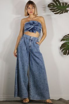 Top With Baggy Jeans, Bow Tube Top, Big Bow, Big Bows, Waist Length, Baggy Jeans, Flat Surface