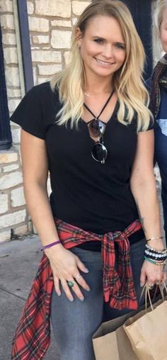 Miranda Lambert Kerosene Photoshoot, Carrie Underwood And Miranda Lambert, Mariah Carey Heartbreaker Jeans, Kelsea Ballerini Blindsided, Miranda Lambert Photos, Country Couple Pictures, Carrie Underwood American Idol, Miranda Lambert, Cowgirl Outfits