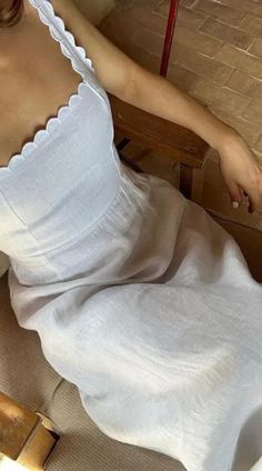 It's True: Every Outfit I Love Right Now Features This Chic Summer Staple  Photo: @_jessicaskye Angel Like Dress, Linen Dress Aesthetic, Summer Dress Trends, White Linen Dresses, Linen Midi Dress, Summer Linen, Little White Dresses, White Outfits, Linen Clothes