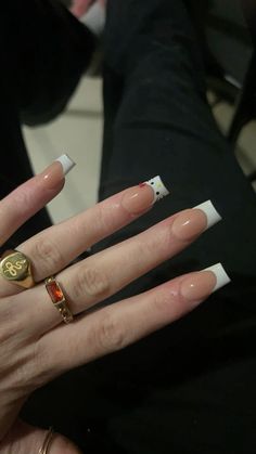 Simple Nail Design For Beginners, French Tip Acrylic Nails Y2k, French Tips Unique, French Tip With Hello Kitty, Basic Cute Nails Acrylic, Hello Kitty Nails French Tip, White Nails With Hello Kitty, Nails Y2k Simple, Basic Hello Kitty Nails