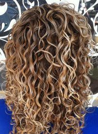 curly brown hair with blonde highlights - Google Search Summer Curls, Perm Hairstyles, Permed Hair, Highlights Curly Hair, Colored Hair Tips, Curled Hair, Brown Hair With Blonde Highlights, Hair Haircuts