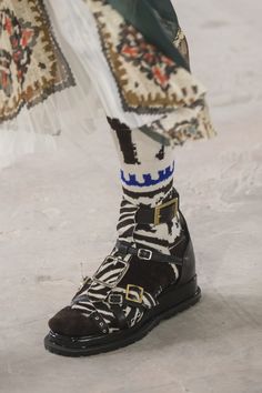 Sacai Fall 2018 Fashion Show Details - The Impression Paris Fall Fashion, Quirky Shoes, Vogue Russia, Fashion Advertising, Socks And Sandals, Runway Collection, Nice Shoes, Trending Shoes