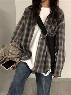 40s Mode, Mode Hippie, Plaid Shirt Women, Streetwear Girl, Streetwear Summer, Tomboy Style Outfits, Indie Outfits, Swaggy Outfits