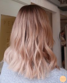 Color Ideas For Blonde Hair, Light Strawberry Blonde Hair, Ideas For Blonde Hair, Peach Blonde, Rose Blonde Hair, Best Hair Color Ideas, Champagne Hair, Light Strawberry Blonde, Peach Strawberry