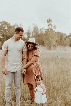 Family Maternity Pictures With Toddler, Toddler Photography Poses, Milena Ciciotti, Social Media Fast, Maternity Photography Fall, Podcast Recommendations