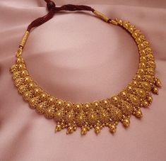 Gold Rani Haar Indian, Gold Heavy Earrings, Rani Haar Gold Jewellery Designs, Rani Har Gold, Priyanka Wedding, Gold Rani Haar, Rani Haar Gold, Choker Design