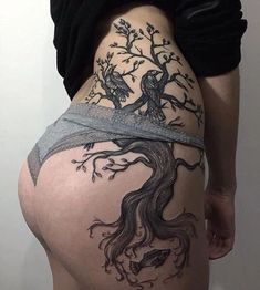 Tattoos For Women On Thigh, Hip Tattoo Designs, Samoan Tattoo, Tree Tattoo Designs, Hip Tattoos Women, Pieces Tattoo, Thigh Tattoos Women, E Tattoo, Tattoo Feminina