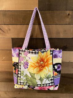 Blooms and Bees Quilted Tote Bag Striped Quilt, Market Bags, Quilted Tote Bags, Diy Bags, Quilted Totes, Summer Stripes, Patchwork Bags, Vibrant Flower, Market Bag