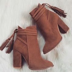 [ M E L O D R A M A ] Dia si duri , Duri yang melindungi bunganya ,s… #romance #Romance #amreading #books #wattpad Hak Tinggi, Shoes Heels Classy, Hype Shoes, Girly Shoes, Combat Boot, Cute Boots, Aesthetic Shoes, High Heel Boots Ankle, Fashion Heels