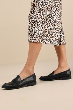 The Lulus Julius Black Loafer Flats are ready to complete all your chicest office OOTDs! Smooth faux leather shapes these sophisticated penny loafers with an almond-shaped upper, a cutout strap at the vamp, and a notched collar. The simple slip-on design makes for effortless styling! Available in whole sizes only. 1" rubber heel. Cushioned insole. Rubber sole has nonskid markings. Man made materials. Imported. Lulus | Julius Black Loafer Flats | Size 9. Chic Shoes, Almond Shaped, Black Loafers, The Vamps, Rubber Heels, Notched Collar, Penny Loafers, Loafer Shoes, Loafer Flats