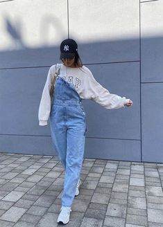 Ways to wear overalls in fall and winter Jean Overall Outfits Winter, Overall Outfit Fall, Overall Winter Outfit, Overall Outfit Winter, Overall Outfits Fall, Ways To Wear Overalls, Overalls Outfit Fall, Jean Overall Outfits, Overalls Outfit Aesthetic