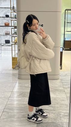 Korean Skirt Outfits, Long Skirt Outfits Aesthetic, Tracy Sohn, Long Skirt Aesthetic, Formal Skirts, Korean Style Winter, Winter Outfits Korean, Long Skirt Winter, Styling Skirts