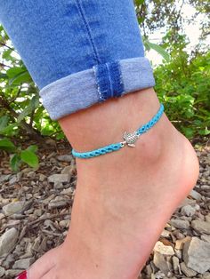 Bohemian chic sea turtle ankle bracelet, discreet and colored women's foot jewelry for summer. Wave bracelet woven in light blue micro-macrame with water-resistant waxed thread. Dimensions: Adjustable size thanks to the sliding knot (large opening to fit all foot sizes, possibility of shortening if necessary).  Bohemian woman gift idea. Other handcrafted jewelry to discover on the shop:  - https://www.etsy.com/fr/listing/622651131 >> Macramé foot jewelry - https://www.etsy.com/fr/listing/5433597 Beach Silver Macrame Jewelry, Blue Beach Anklets, Handmade Light Blue Jewelry For Summer, Beachy Anklets As Gift, Blue Braided Bracelets For Summer Gift, Blue Braided Bracelets As Summer Gift, Adjustable Cord Anklet For Festival, Blue Braided Bracelet Gift For Summer, Summer Strand Friendship Bracelets