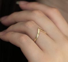 Delicate curved gold wedding band, perfect as a thin matching or stacking band or as a simple dainty V shaped ring.
Details Band measurements: approx. 2mm wide Simple Ring Design, V Shaped Ring, Latest Ring Designs, Hand Jewelry Rings, V Ring, Rose Gold Wedding Ring, Modern Gold Jewelry, Pretty Jewelry Necklaces, Gold Rings Simple