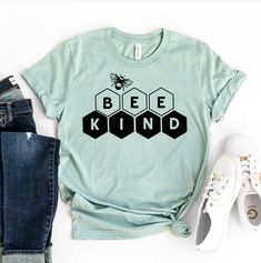 Bee Kind T-shirt Bee Shirts, Spelling Bee, Kindness Matters, Bee Kind, Cute Graphic Tees, Girls Purse, Christmas Gift For Her, L And Light, Soft Textiles