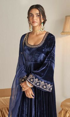 Velvet Anarkali, Velvet Suit Design, Velvet Dupatta, Embroidered Anarkali, Pakistani Fancy Dresses, Pakistani Dresses Casual, Traditional Indian Outfits