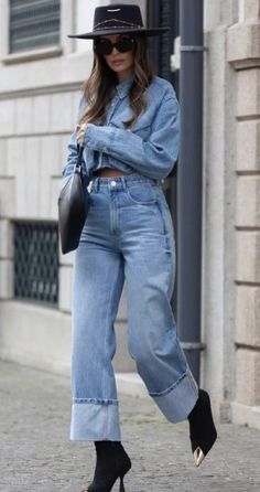 Elevated Womens Fashion, All Denim Outfit, Demin Outfit, Dress Outfits Casual, Denim 2023, Looks Total Jeans, Casual Outfits Winter, All Denim Outfits, Denim Street Style