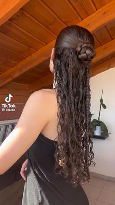 Hairstyles With Curled Hair, Quick Curly Hairstyles, Curly Hair Beauty, Curly Hair Care Routine, Mixed Curly Hair, Curly Hair Videos, Curly Hair Photos, Cute Curly Hairstyles, Curly Hair Styles Easy