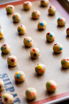 the cookies are ready to be baked on the baking sheet