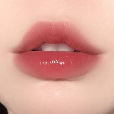 Lip Makeup Aesthetic, Korean Gradient Lips, Cupids Bow Lips, Korean Lips, Lip Shapes, Aesthetic Eyes, Beautiful Lips, Soft Lips