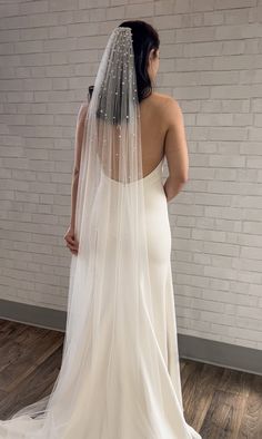 This stunning pearl veil features different sized faux pearls cascading from the crown of the veil down. The pearls are individually hand placed on this veil for a beautiful handmade heirloom piece. The pearls are concentrated at the top of the veil and stop near fingertip length(however adjusted for length, more pearls stop higher for a fingertip length and lower for a cathedral length). The bottom of the veil is plain. This veil would be fabulous paired with a modern crepe minimalist gown. Eac Cathedral Veil Pearls, Different Ways To Wear A Veil, Pearl Veil Cathedral, Hair Down Veil Wedding, Veils Bridal Hair Down, Simple Veil Wedding, Wedding Veil Hairstyles, Cathedral Veil Hairstyle, Ruffle Veil