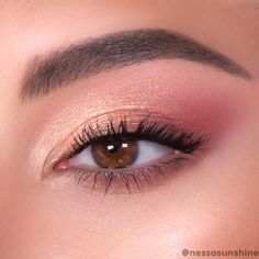 Eye Shadowing Tutorial Natural, Eye Makeup For Graduation Pictures, Soft Grad Makeup, Pink Rose Gold Makeup, Cute Simple Pink Eye Makeup, Eyeshadow Looks Graduation, Natural Makeup Pink Eyeshadow, Grad Ball Makeup, Simple Eye Makeup Pictures