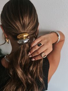 Upgrade your hair game with our stylish cuff ties! These versatile hair accessories are a chic, easy way to elevate any look, from casual to glam. Perfect for all hair types, they add an instant touch of fashion-forward flair to ponytails, buns, and more. Wear them in endless ways to create fresh styles every day! #HairAccessories #FashionTrends #HairStyle #EasyFashion Hair Cuff, Horseshoe Design, Horseshoe Ring, Hair Cuffs, Metal Hair, Textured Ring, Ponytail Holder, Metallic Hair, Hair Game