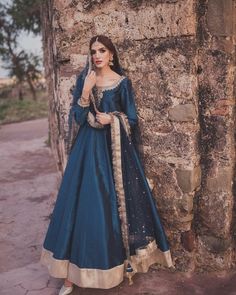 Dress Style Pakistani, Pakistani Bridal Hairstyles, Pakistani Women Dresses, Pakistani Formal Dresses, Tail Dress, Womens Trendy Dresses, Chic Maxi Dresses, Stylish Short Dresses, Pakistani Fashion Party Wear