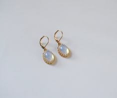 Gold Moonstone Crystal Earrings As A Gift, Gold Moonstone Drop Earrings, Elegant Gold Crystal Earrings With Moonstone, Gold Moonstone Drop Crystal Earrings, Moonstone Rings, Pearl Necklace Designs, Opal Earrings Stud, Earrings Inspiration, Real Vintage