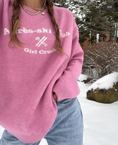 After months of waiting, our Après-ski collection is finally here!!! Join the cool club with our Après-Ski Club Sweater in Bubblegum Pink! Made with the softest material, this playful sweater is perfect for bubblegum lovers and après-ski enthusiasts alike. Stay cozy and stylish in this fun sweater. Our Après-Ski collection brings back memories of the 80s and we are completely in love! The oversized fit of the crewneck will definitely please everyone. For a more snug fit, we advise you to take a Bathing Suit Accessories, Fun Sweater, Ski Club, Ski Girl, Ski Sweater, Denim Accessories, Favorite Sweater, Short Leggings, Cool Sweaters