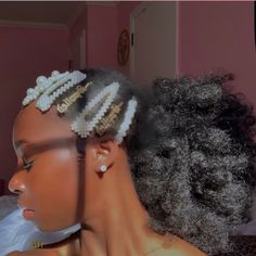 @Badgal98💕 Hair Pin Hairstyles Black, Hair Styal, Low Puff, Glow Filter, Hair Clips Aesthetic, Pretty Barbie, Hair Clips 90s, Slicked Back Ponytail