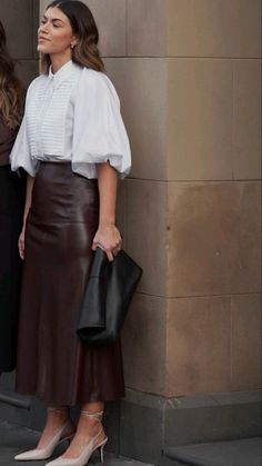 Erin Walsh Stylist, Elegant Skirt Outfits Classy, Classy Corporate Outfit, Skirt Classy Outfit, Corporate Dresses Classy Work Outfits, Female Office Outfits, Old Money Fashion, Female Office