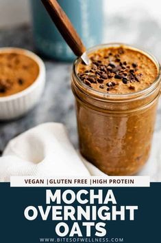 Mocha Overnight oats are the perfect healthy breakfast in a jarThis simple recipe is so easy to put together and is packed with protein Sirt Recipes, Overnight Oats In A Jar, Breakfast In A Jar, Perfect Healthy Breakfast, Prep Breakfast, Overnight Oat