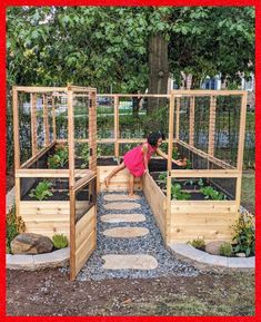 Cute Raised Bed Garden Ideas, Building A Garden Bed, Raised Garden Enclosure, Raised Beds With Fence, At Home Garden Raised Beds, Vegetable Garden Bed Ideas, Backyard Garden Boxes Raised Beds, Small Fenced In Garden, Garden With Fence And Gate