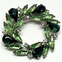 Vintage Green Rhinestone Wreath Brooch Pin. Wreath Circle Shape With Various Colors And Size Glass Rhinestones. Vintage Brooch Pin. Well Made. Prong Set. Jh38h. Green Crystal Brooch Jewelry, Rhinestone Wreath, Vintage Brooch, Circle Shape, Jewelry Vintage, Vintage Brooches, Prong Setting, Brooch Pin, Vintage Ladies