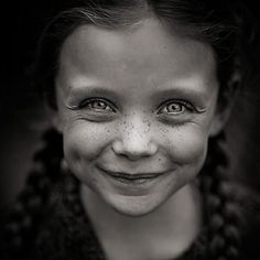 smile! Girl With Freckles, Photography Inspiration Portrait, Charlie Chaplin, Black And White Portraits, Just Smile, Interesting Faces, 인물 사진