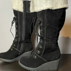 Torrid Sherpa Cuff Lace Up Suede Like Black Boots Htf! Size: 10w With Wide Calf These Have A Wedge Type Heel And A Side Zipper. Like New Condition, Were Never Worn! Alt Boots, Purple Tees, Boots Emo, 2000s Boots, Shoe References, Shoes Basic, Black Chunky Boots, Cute Winter Boots, Torrid Boots