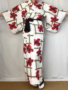 A cute vintage Yukata Kimono dress from Japan.  Made of light cotton for warm summer days.  Wear this as a dress, robe, beach cover or dressing gown.   Fits a women's size S. MATERIAL:  100% Cotton.  Unlined. PATTERN:  Oversized flowers and lattice. Color:  White with black, red & yellow design. CONDITION:  Used vintage.  A few light stains (see photos). Sash NOT included. Kimono sash sold separately. My shop: https://kimonomemoirs.etsy.com. SIZE: Women's SMALL Kimono. Wingspan- 49 inch (124.5 c Historical Kimono, White Yukata, Small Kimono, Yukata Women, Japanese Wedding Dress, Oversized Flowers, Floral Dress Long, Cute Kimonos, Red Kimono