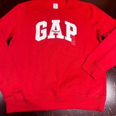 Gap Mens Red Long Sleeve Logo Crew Neck Pullover Fleece Sweatshirt Size Large Brand: Gap Department: Men Size: L Color: Red Type: Sweatshirt Style: Pullover Pattern: Solid Theme: Classic Neckline: Crew Neck Occasion: Casual Season: Fall, Winter Features: Collarless Sleeve Length: Long Sleeve Condition: New With Tags I Offer Discounts For All Return Customers. - Jvs Gap Cotton Crew Neck Sweatshirt, Gap Long Sleeve Sweatshirt With Ribbed Cuffs, Gap Sporty Long Sleeve Tops, Sporty Long Sleeve Tops By Gap, Gap Fleece Sweatshirt With Ribbed Cuffs, Gap Fleece Sweatshirt For Fall, Red Long Sleeve Fleece Sweatshirt, University Red Fleece Crew Neck Sweatshirt, University Red Crew Neck Fleece Sweatshirt