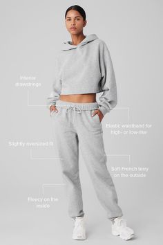 The search for the perfect lounge-to-street look is over. Our iconic sweats have classic details, like an elastic waistband and cuffs, plus a relaxed fit that reads laid-back but not slouchy (since this is a unisex style, we recommend sizing down to achieve this look). The French terry feels smooth on the outside and fleecy on the inside. And may we suggest a matching Accolade Hoodie or Crew Neck? Woman Back, Street Look, Back Women, Alo Yoga, Unisex Style, The Search, Bra Tops, Unisex Fashion, French Terry