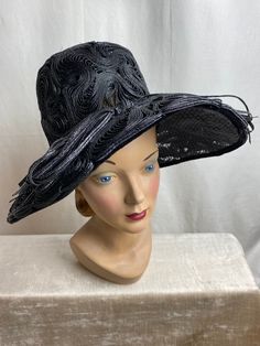 "I just love this hat. It's absolutely beautiful. Very striking, in excellent condition. No flaws noted. Black woven straw type material with a lacy nylon base. A very deep hat with a very wide brim. It's a bit timeless. It has a sheer lacy Look. Breathable. Gorgeous! ✏️ ✏️✏️DETAILS ✏️✏️✏️ Brand: see photo / Flirtette creation New York Size on tag: none Fits like: small (vintage size) Color: black Material: Woven straw & nylon material Condition: excellent Item includes: hat ✂ ✂️✂️ MEASUREMENTS Black High Crown Hat For Evening, Black Top Hat With Wide Brim For Evening, Black Wide Brim Top Hat For Evening, Black Evening Top Hat With Wide Brim, Black Brimmed Boater Hat For Evening, Short Brim Hat For Evening Royal Ascot, Black Wide Brim Fascinator For Evening, Black Wide Brim Costume Hat For Evening, Black Wide Brim Costume Hat For Evening Events